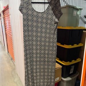 Torrid Super Soft Knit Black & White Geometric Maxi Dress